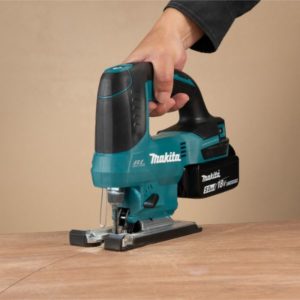 Makita Akkupistosaha DJV184Z 18v LXT - Kevyt ja näppärä hiiliharjaton saha terän pikakiinnityksellä