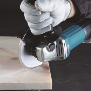 Makita GA5030R kulmahiomakone 720 W, 125 mm laikka, kompakti ja kevyt rakenne