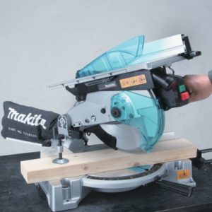 Makita Katkaisu- ja pöytäsahaLH1040F 1 650 W • 260 mmKätevästi muutettavissa pöytäsahasta jiirisahaksi